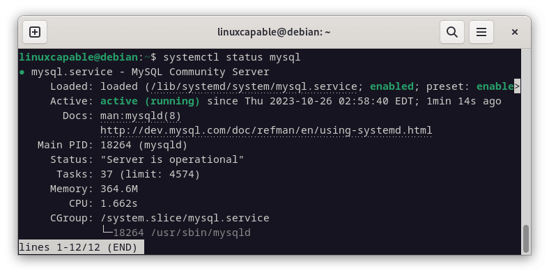 Capture d'écran confirmant la vérification réussie du service systemd MySQL 8.0 sur Debian Linux.