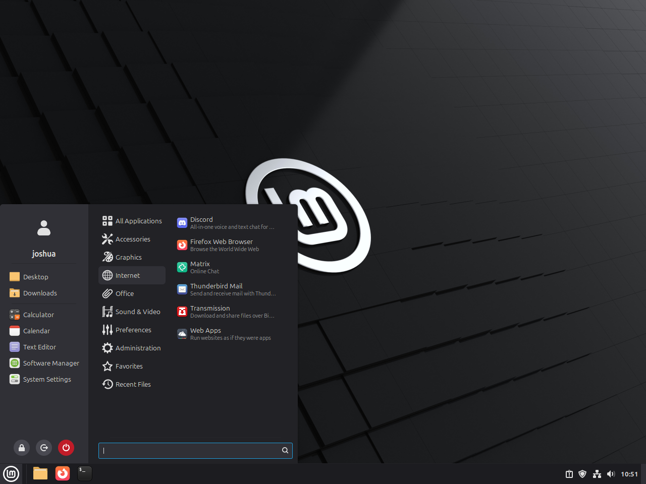 Linux Mint applications menu showing the Discord launcher in the Internet category